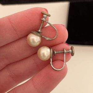Vintage 60’s Faux Pearl Bridal Regency Ballet Preppy Mermaid Screw Back Earrings
